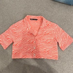 Zara cropped and collared shirt. Perfect for a pop of color in an outfit!